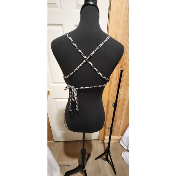 H&M Swimsuit size 4. Nice and clean. - Picture 2 of 7